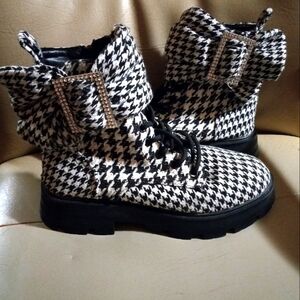 Betsey Johnson Size 10 Fabric Black & White  Fabric